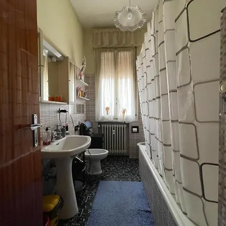 A 200m Dall'autodromo Enzo E Dino Ferrari Con Posto Auto Privato Apartamento
